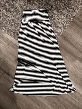 Black and White Striped Maxi Skirt- Y2K vintage